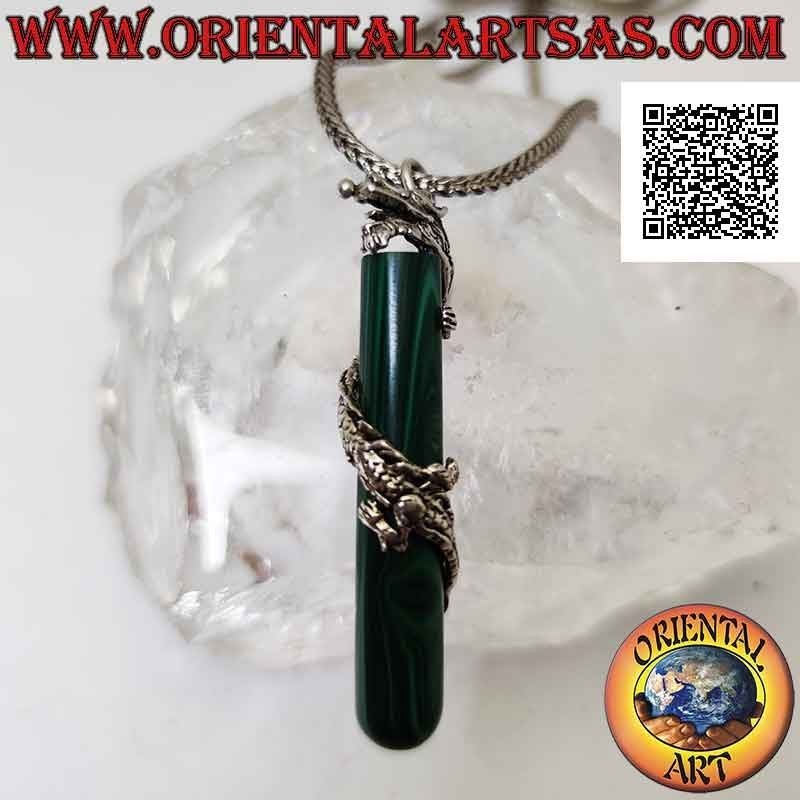 Pendentif dragon en argent torsadé en spirale autour d'un cylindre en malachite synthétique