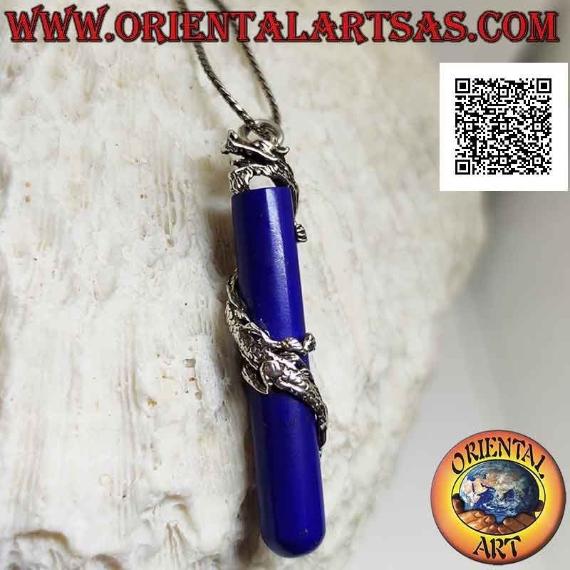 Pendentif dragon en argent torsadé en spirale autour d'un cylindre de sodalite synthétique