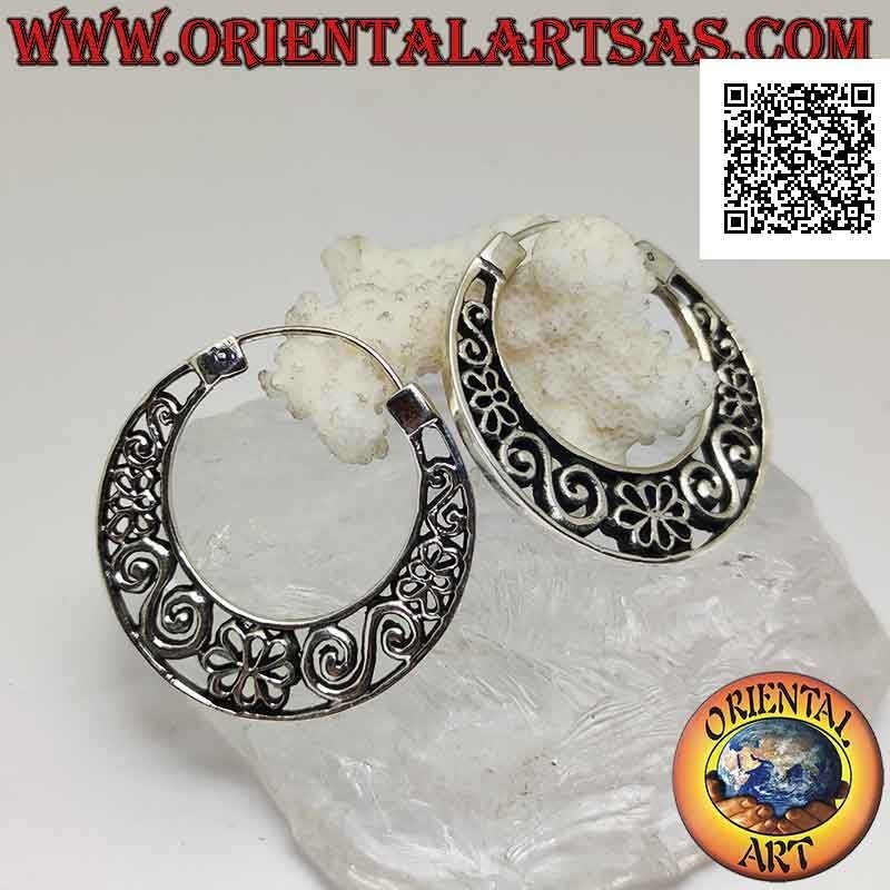Boucles d'oreilles en argent, cercles croissants plats de 37 mm à décor ajouré (grec et fleurs)