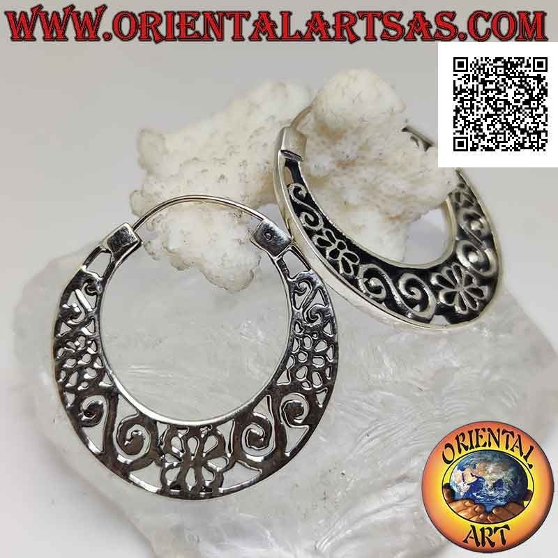 Orecchini in argento, cerchi a mezzaluna piatti con decorazione traforata (greche e fiori) da 37 mm