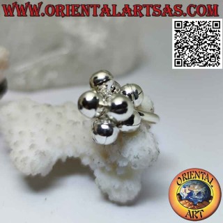 Anillo de plata con grupo de campanas lisas
