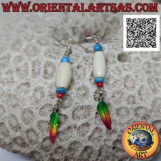 Orecchini in argento con cilindro bianco tra perlina turchese e corallo e piuma smaltata arcobaleno