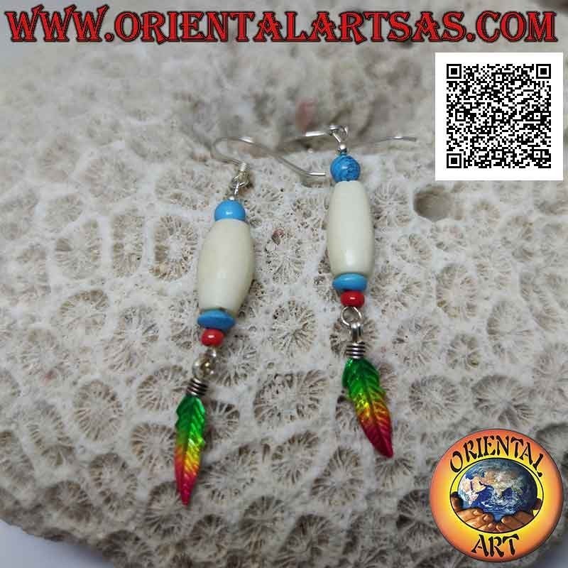 Pendientes de plata con cilindro blanco entre turquesa y coral y pluma esmaltada arcoíris