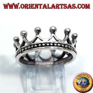 Anello in argento 925 a forma di corona con decorazione a microsfere e finitura brunita.