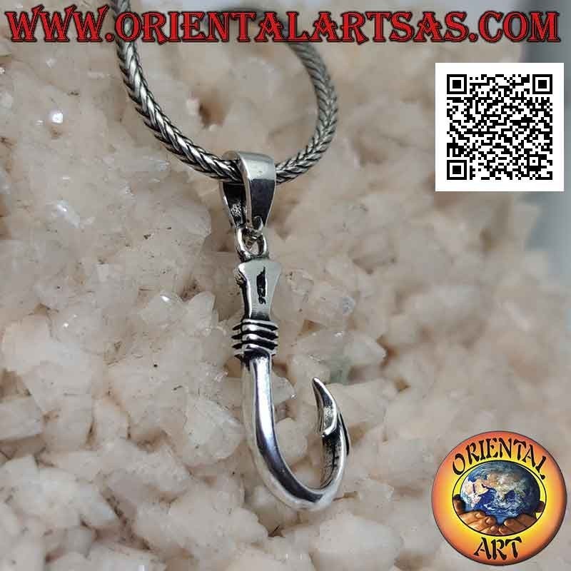 Pendentif en argent en forme d'hameçon classique