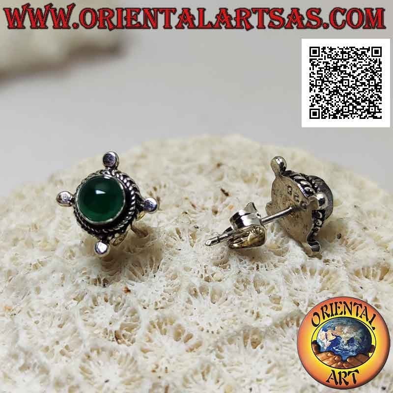 Orecchini in argento da lobo con agata verde tonda contornata da intreccio e pallina sui punti cardinali