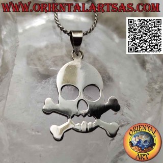Smooth silver pendant in the shape of a skull on the two crossed femoral bones