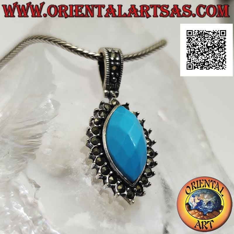 Colgante de plata con pasta turquesa de lanzadera facetada rodeada de marcasita
