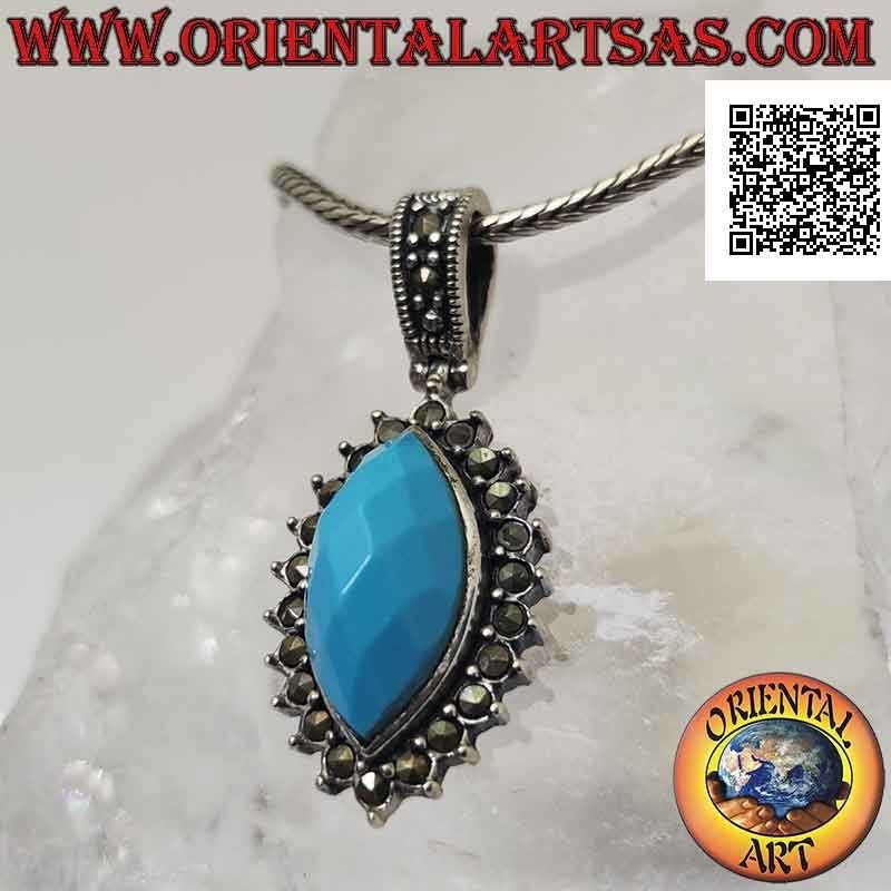 Colgante de plata con pasta turquesa de lanzadera facetada rodeada de marcasita