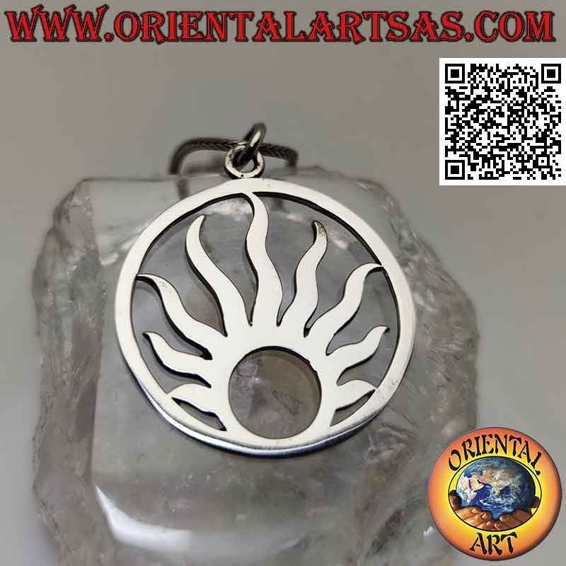 Colgante de plata lisa, el sol radiante en el círculo