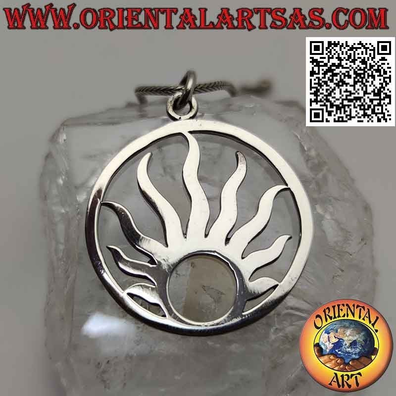 Pendentif en argent lisse, le soleil radieux dans le cercle