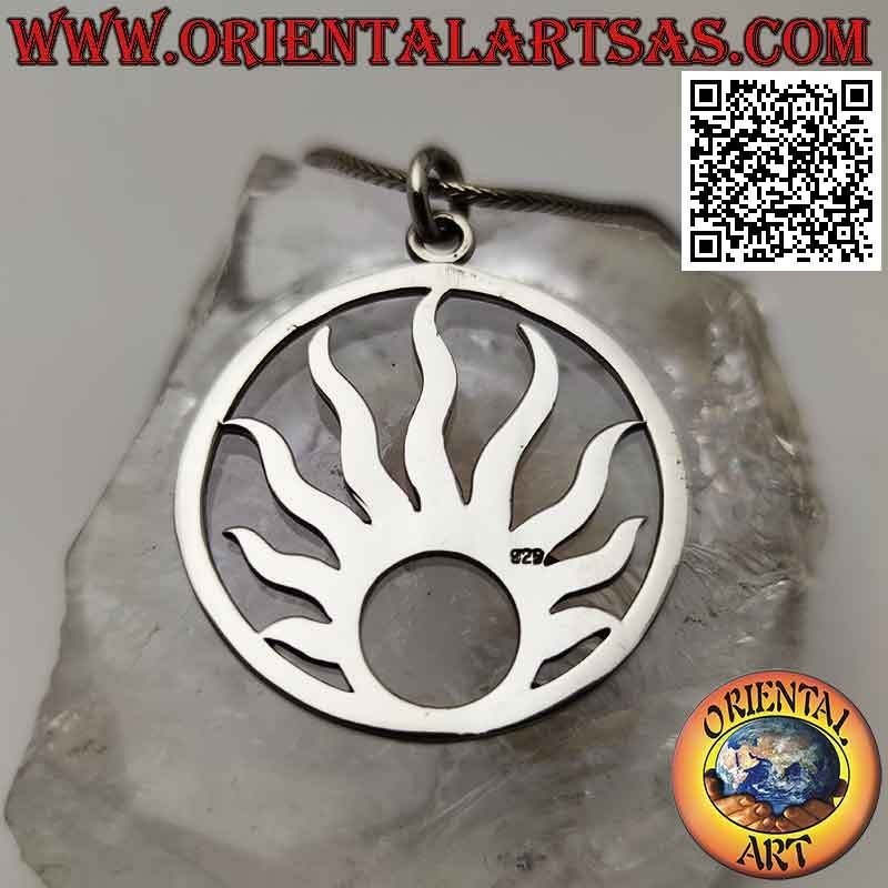 Pendentif en argent lisse, le soleil radieux dans le cercle