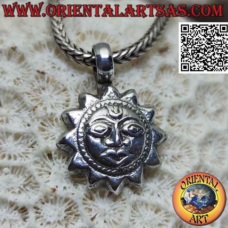 Colgante de plata, sol con cara en forma de estilo nepalí (completo)