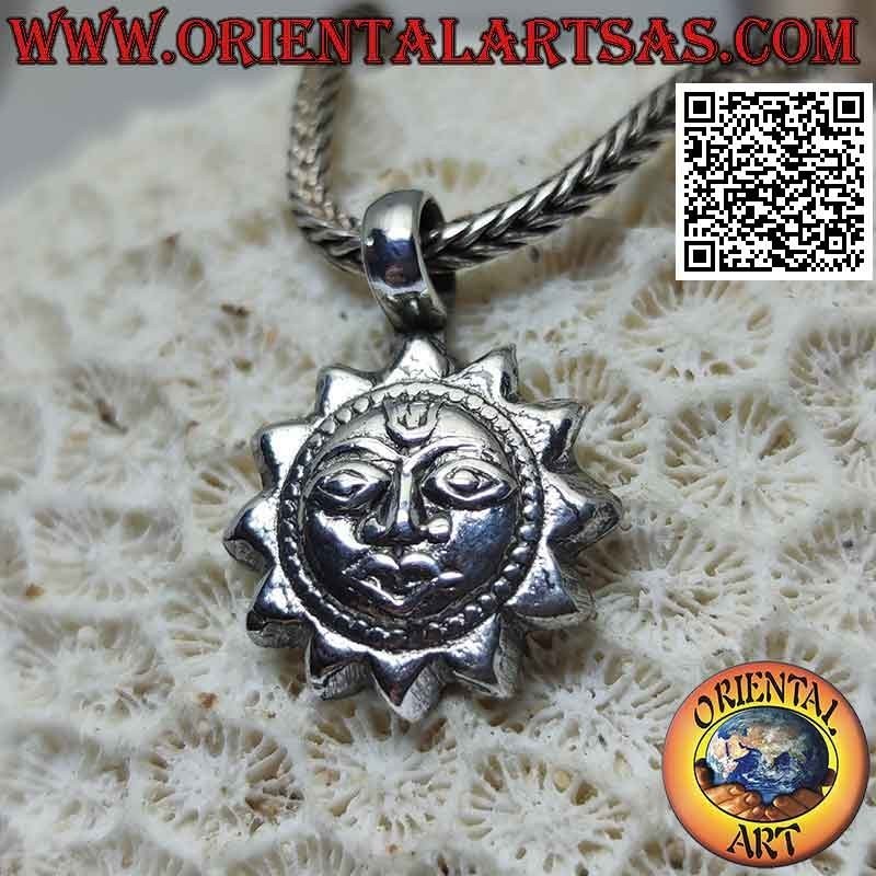 Colgante de plata, sol con cara en forma de estilo nepalí (completo)
