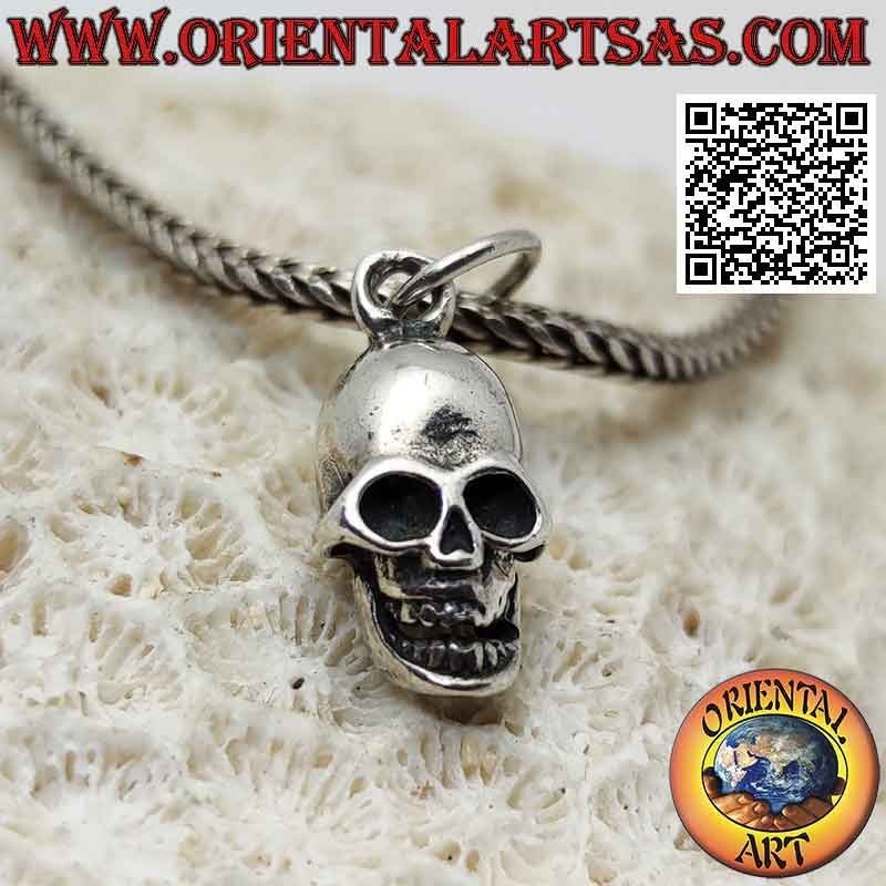 Silver pendant in the shape of a three-dimensional skull with wide open eyes (small)