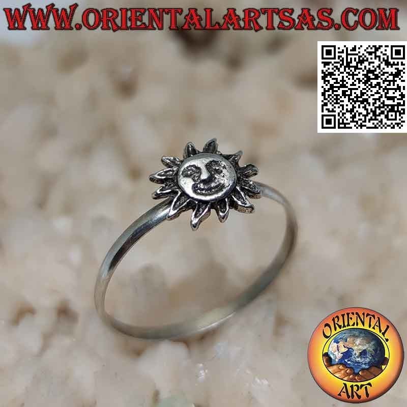 Anello in argento con sole piccolo dal volto sagomato