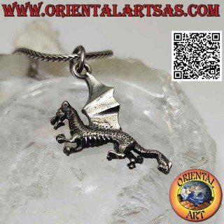 Colgante de plata, dragón celta desenfrenado con alas lisas tridimensionales