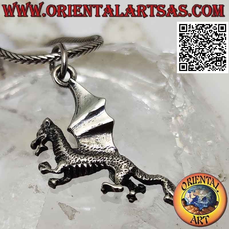 Pendentif en argent, dragon celtique rampant avec des ailes lisses en trois dimensions