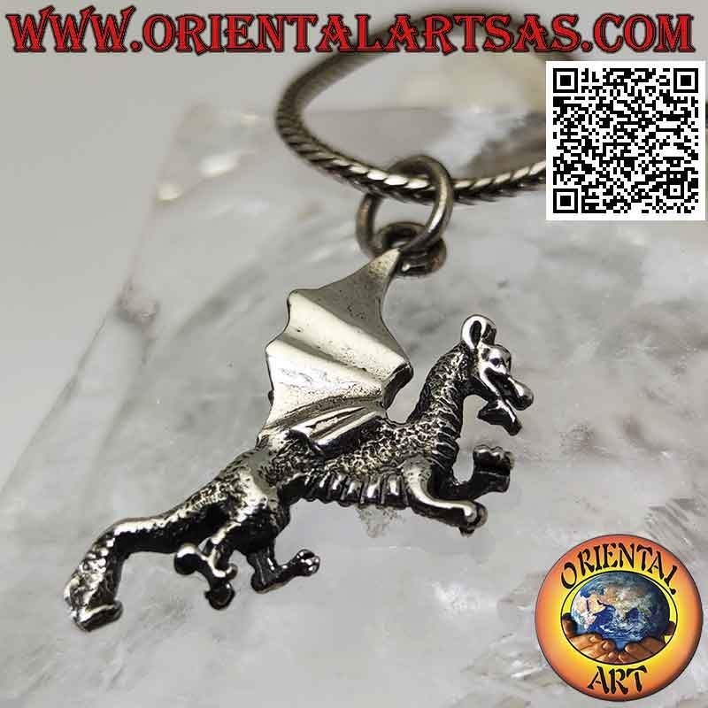 Pendentif en argent, dragon celtique rampant avec des ailes lisses en trois dimensions