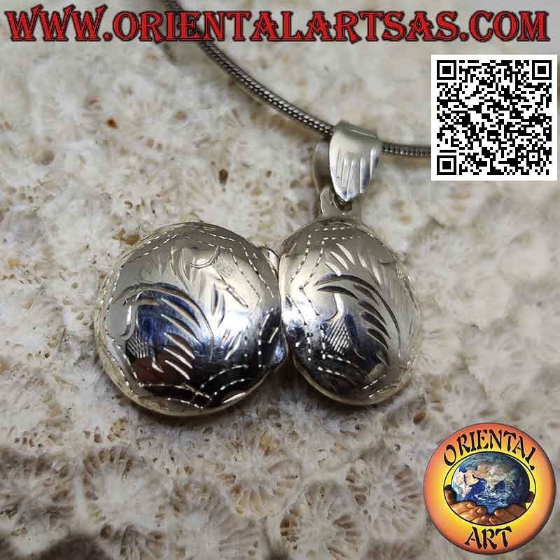 Pendentif cadre photo rond en argent à décor ciselé (Ø 15)