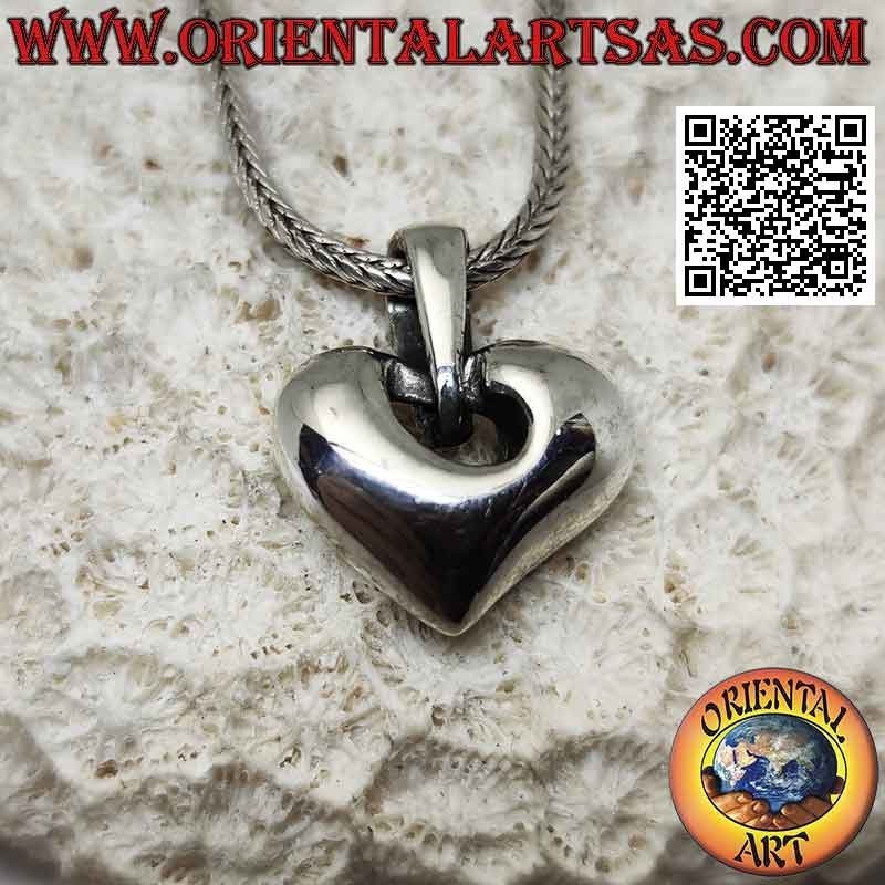 Pendentif en argent lisse tridimensionnel dans un style moderne