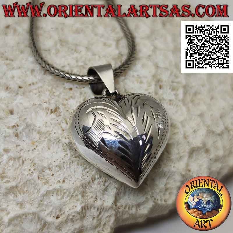 Colgante de plata, corazón redondeado liso con grabados
