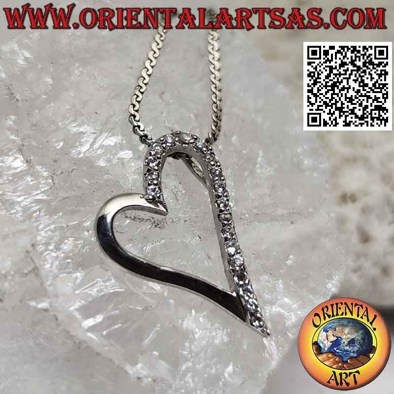 Colgante de plata, contorno de corazón medio tachonado de circonitas