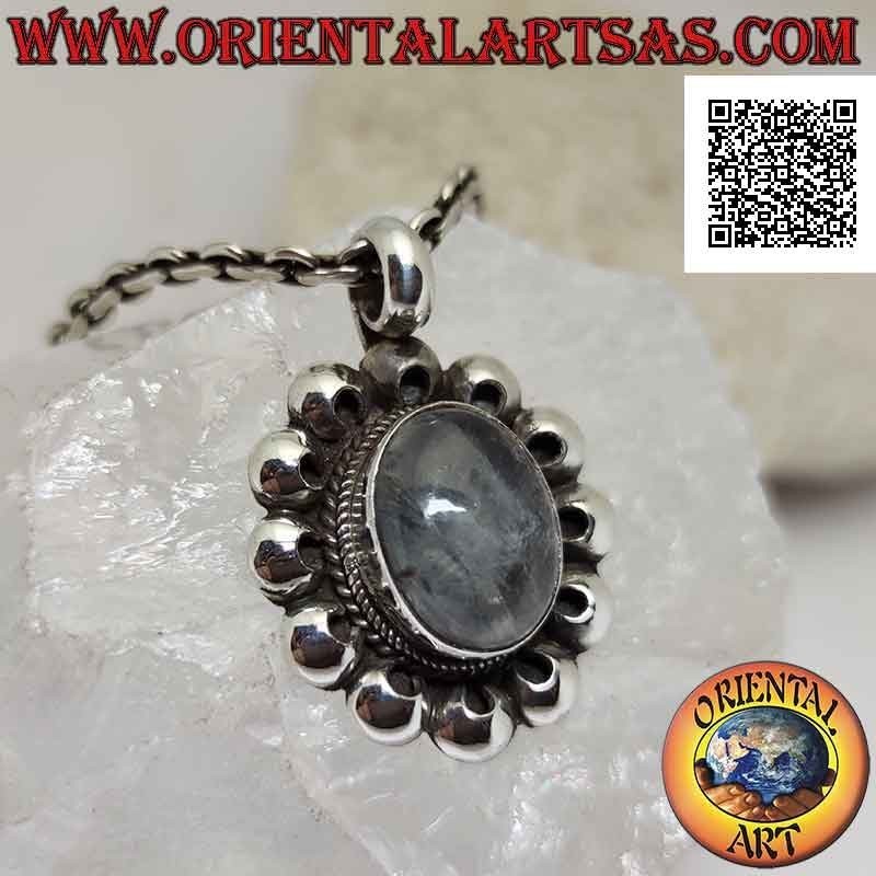 Pendentif en argent avec labradorite ovale entourée de disques perforés