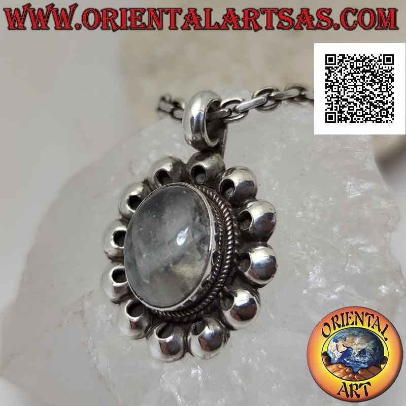 Colgante de plata con labradorita ovalada rodeada de discos perforados