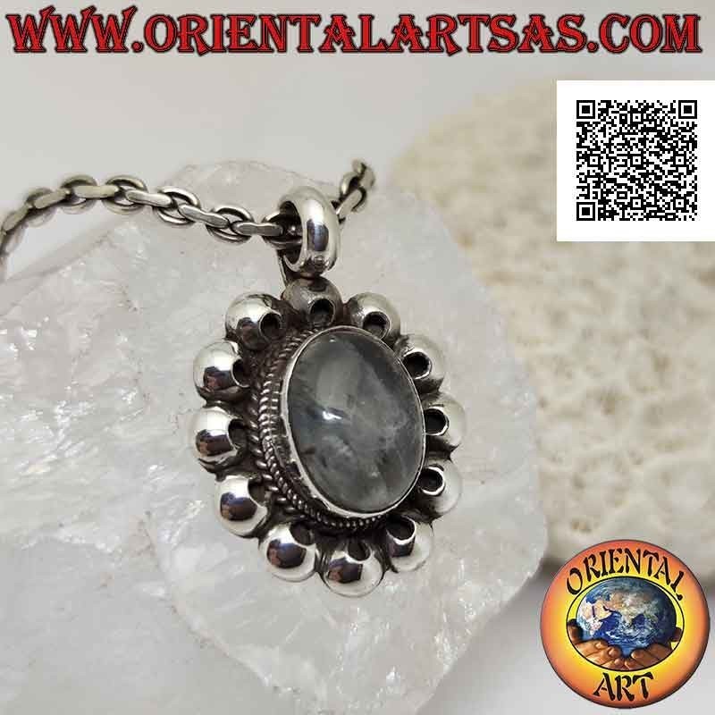 Ciondolo in argento con labradorite ovale contornata da dischetti traforati