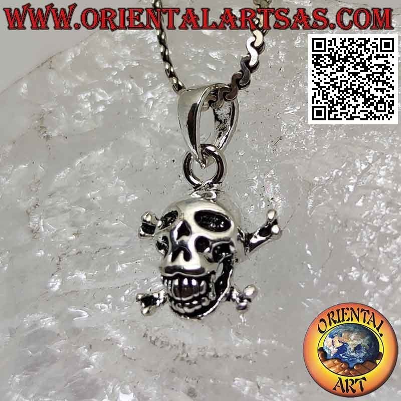 Silver pendant, the predator's skull (protruding teeth)