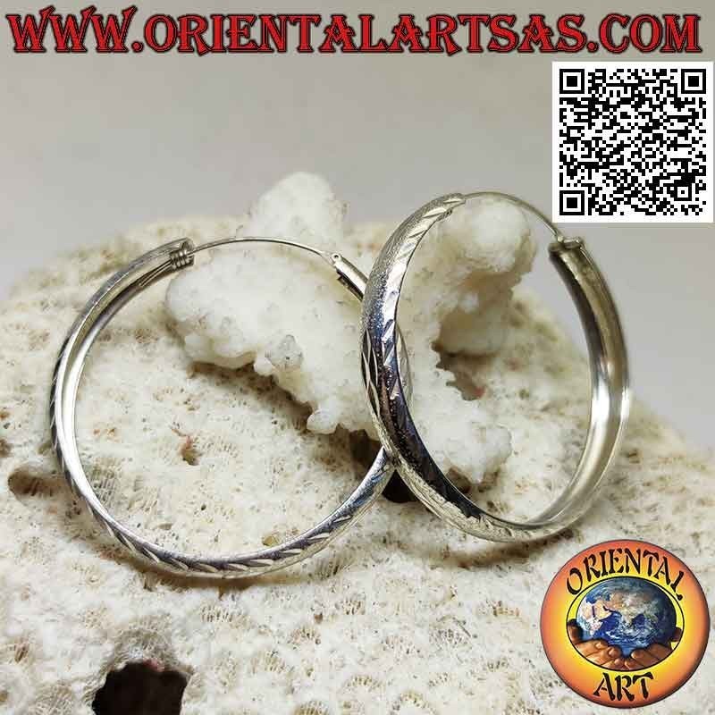 Boucles d'oreilles en argent avec un grand cercle diamanté et satiné de 42 mm Ø