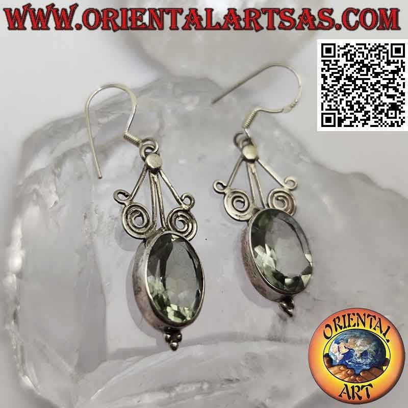 Orecchini in argento con acquamarina verde ovale sfaccettata sotto fili a spirale
