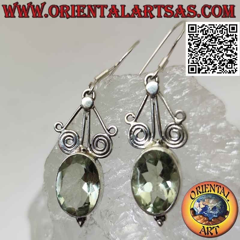 Pendientes de plata con aguamarina verde ovalada facetada bajo hilos en espiral