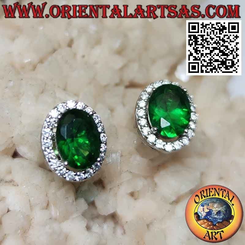 Boucles d'oreilles en argent avec émeraude synthétique ovale sertie de zircons