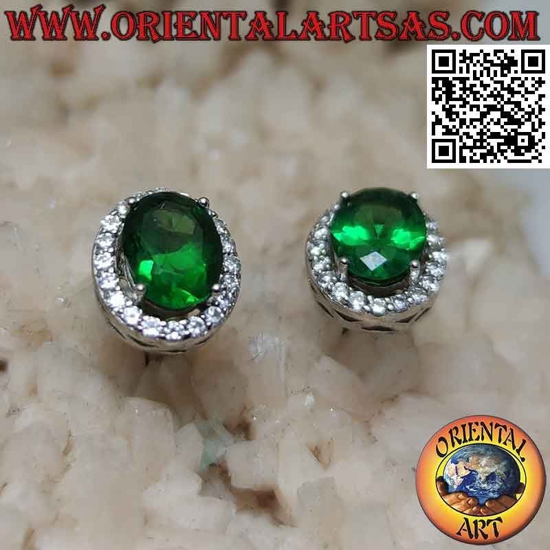 Boucles d'oreilles en argent avec émeraude synthétique ovale sertie de zircons