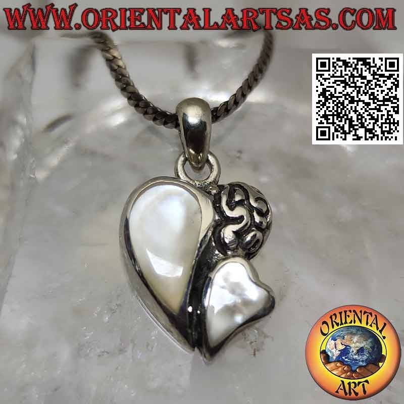 Silver pendant, heart half in mother of pearl and half in engraved silver and little heart