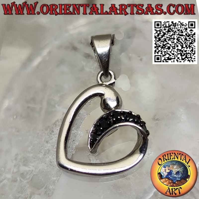 Ciondolo in argento, contorno di cuore con arco tempestato di zirconi neri
