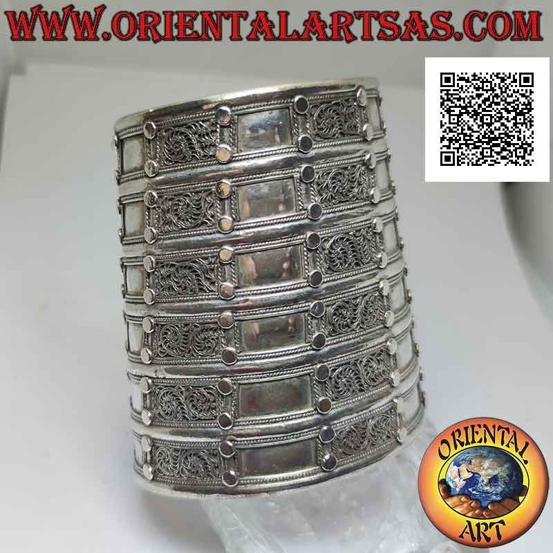 Brazalete ancho en plata 925 ‰ "estilo esclavo" con decoraciones en relieve (8,7 cm)