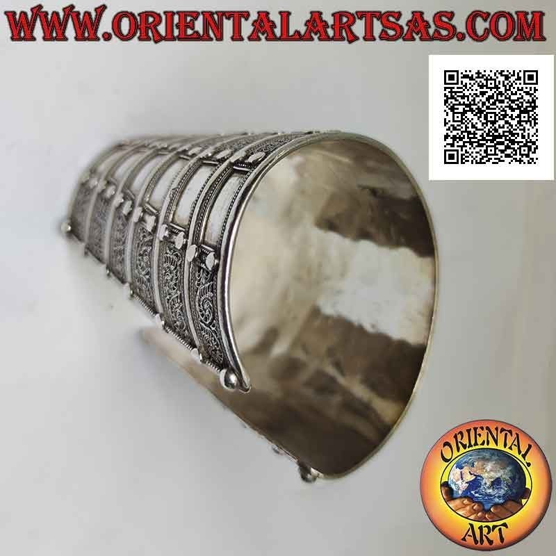 Brazalete ancho en plata 925 ‰ "estilo esclavo" con decoraciones en relieve (8,7 cm)