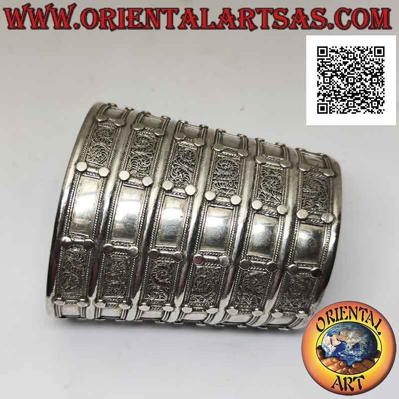 Breiter Armreif in 925 ‰ Silber "Sklavenstil" mit geprägten Verzierungen (8,7 cm)