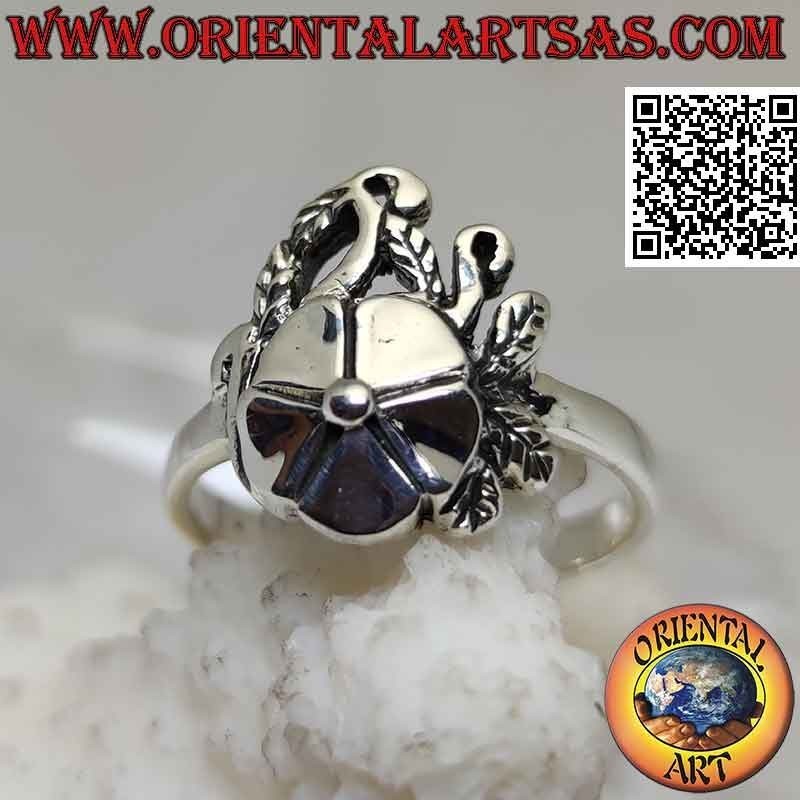 Bague en argent, fleur de lotus lisse sur tapis de lierre