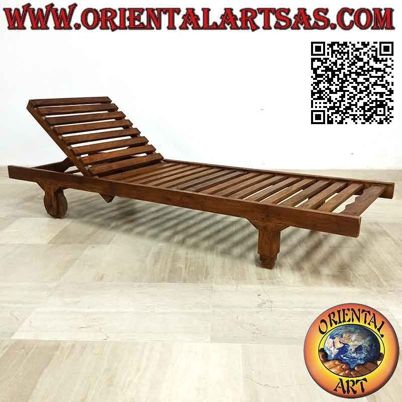 Tumbona de playa con ruedas de madera de teca