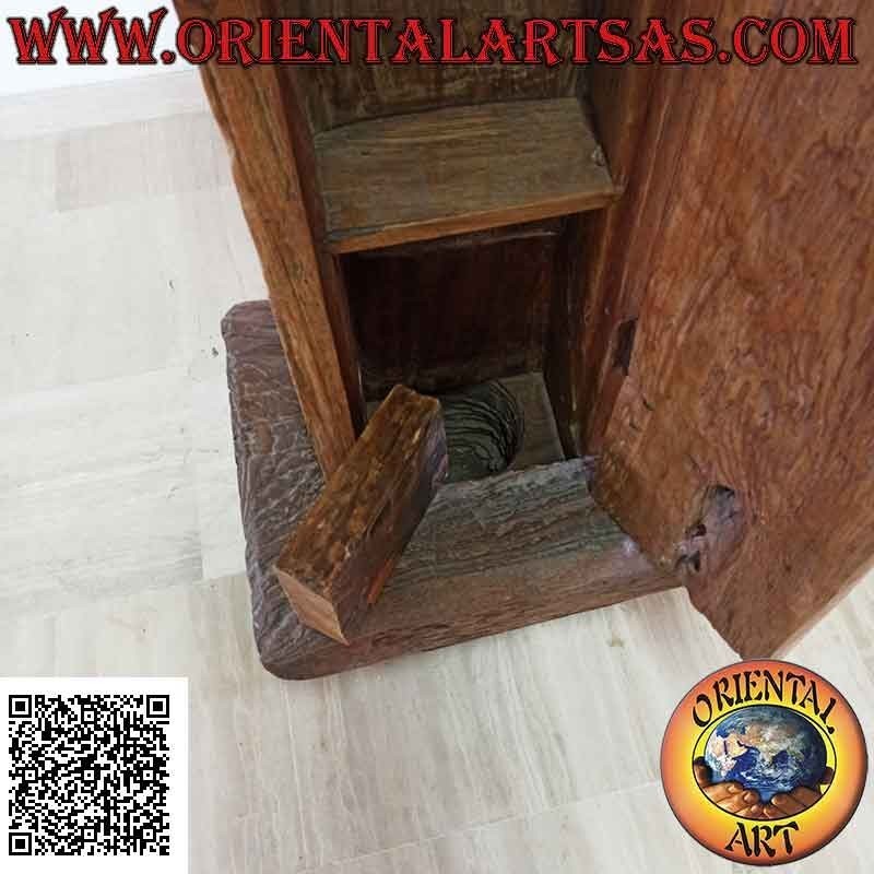 Primitiver Schrank mit Geheimfach aus antikem Teakholz, das aus einem Mörser und einem Kanu recycelt wurde