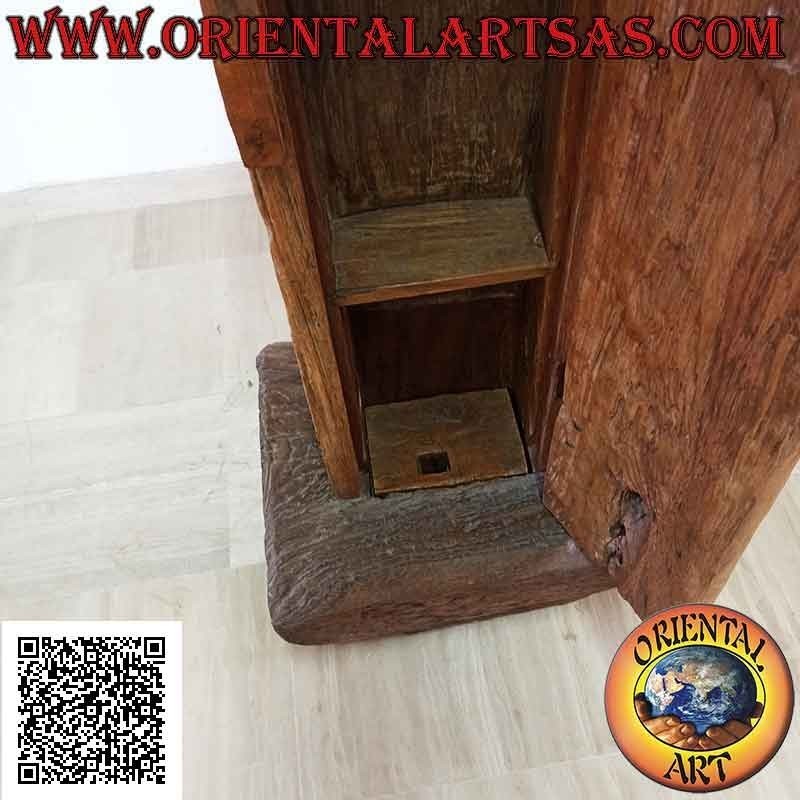 Primitiver Schrank mit Geheimfach aus antikem Teakholz, das aus einem Mörser und einem Kanu recycelt wurde