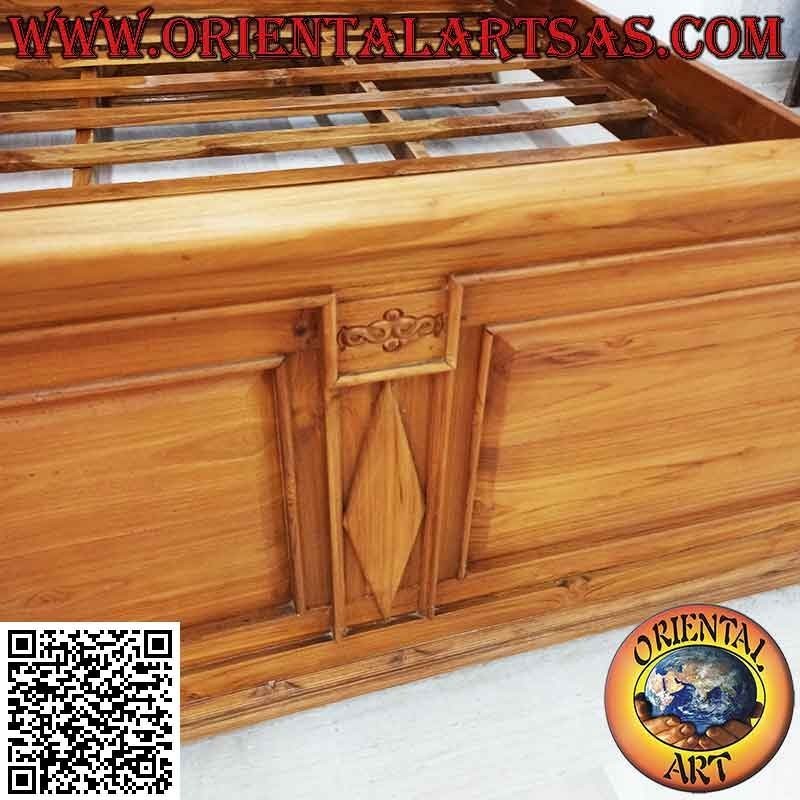 Cama doble de estilo imperial con respaldo alto en madera de teca