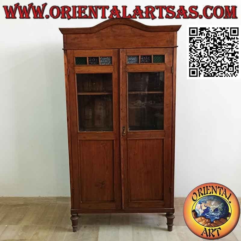 Vitrina antigua con dos puertas con vidrio coloreado en madera de teca