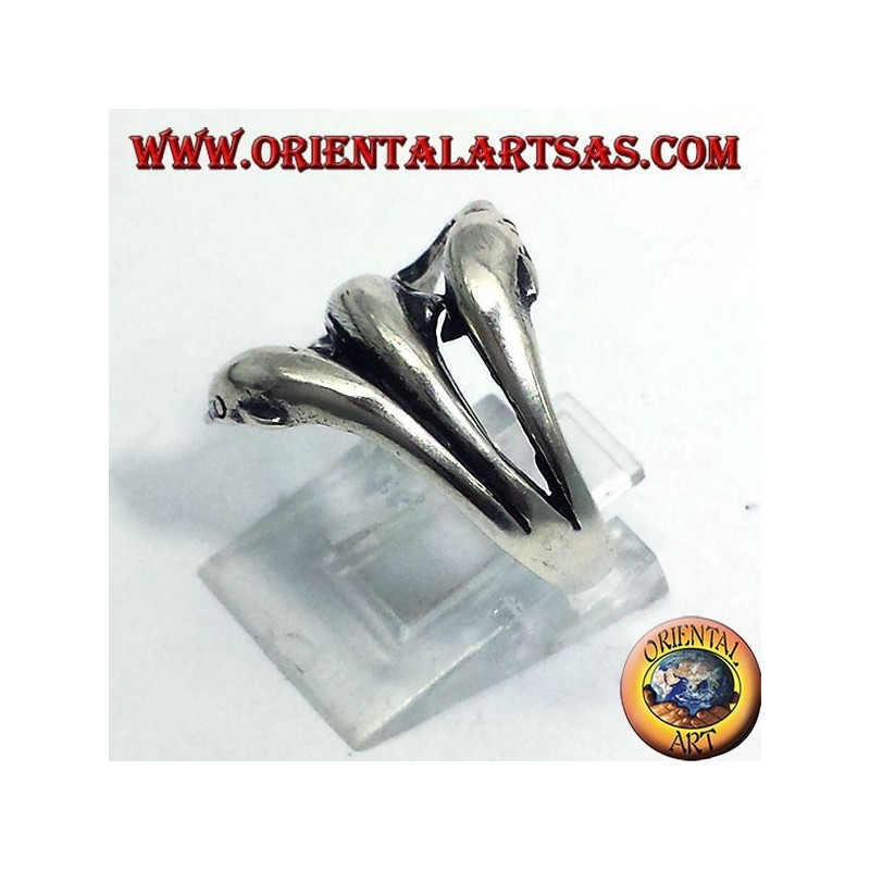 anello in argento, tre delfini