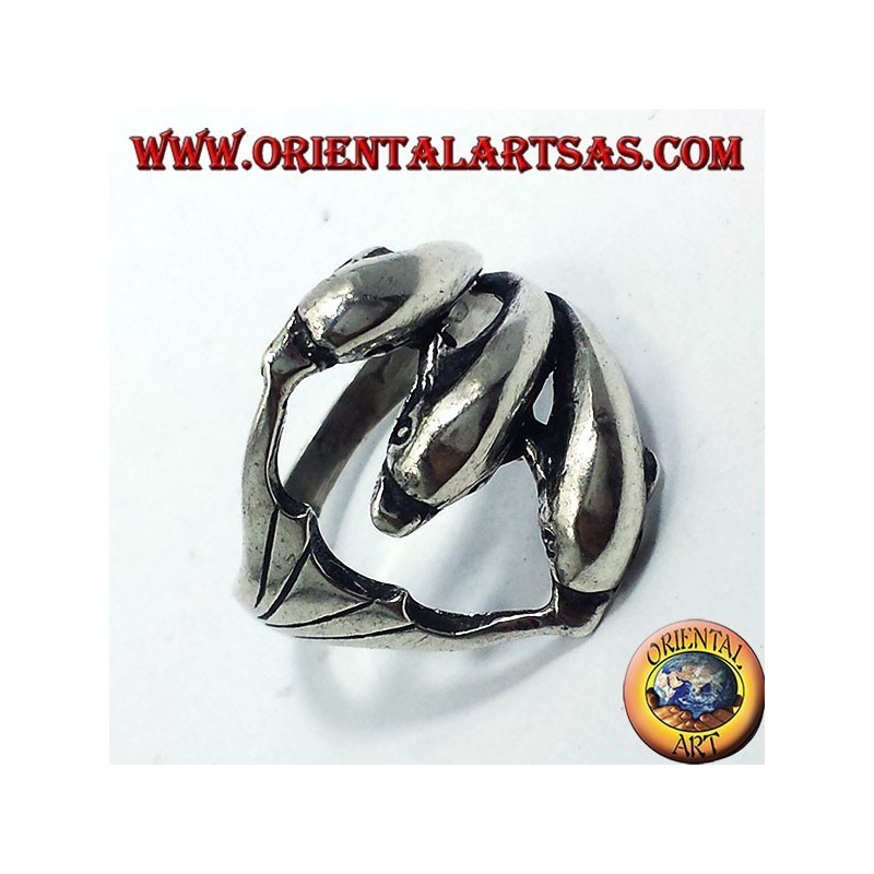 Bague en argent, trois dauphins