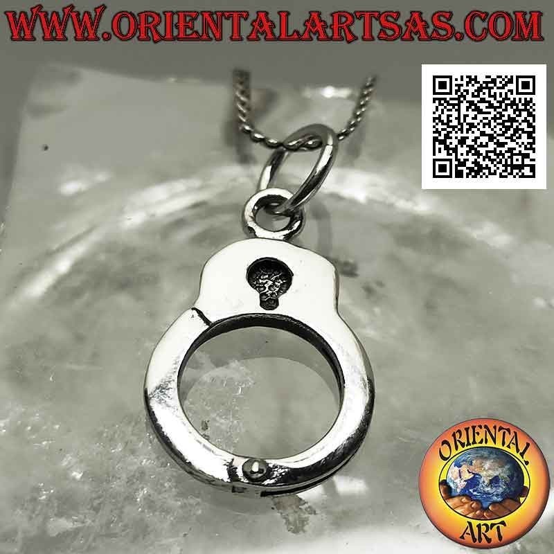 Pendentif en argent, la menotte